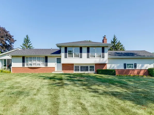 24265 W Cherokee Trl, Grayslake, IL 60030