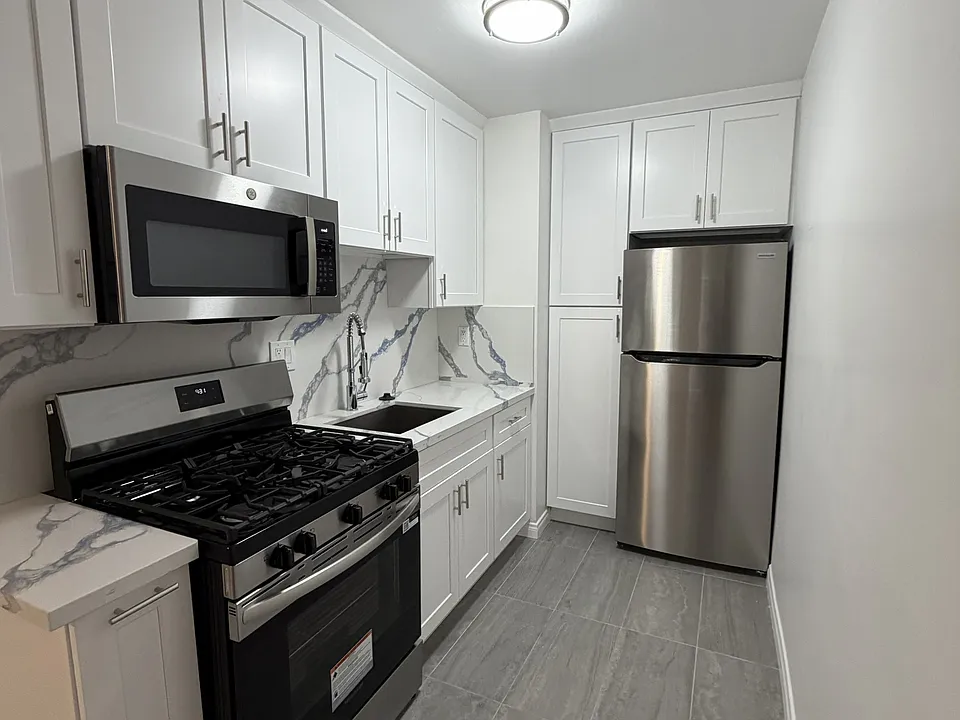 2925 4th Street