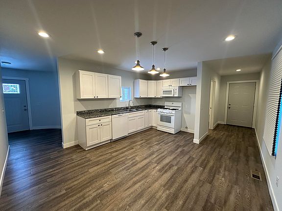 5th image of 3899 Oakes St SW