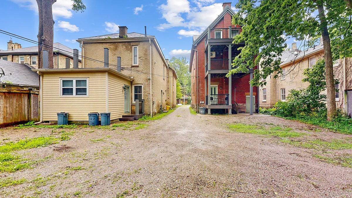 Building Photo - 598 Princess Ave #3