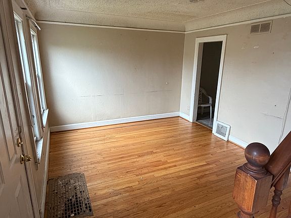 3rd image of 6262 Schaefer Rd