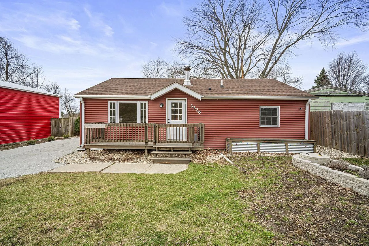 3226 102nd AVENUE photo 1