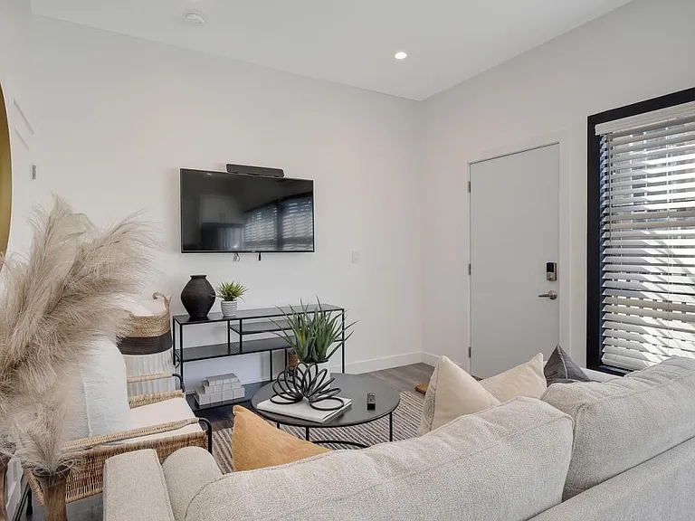 1750 Robinson Ave #1750 — Photo 3