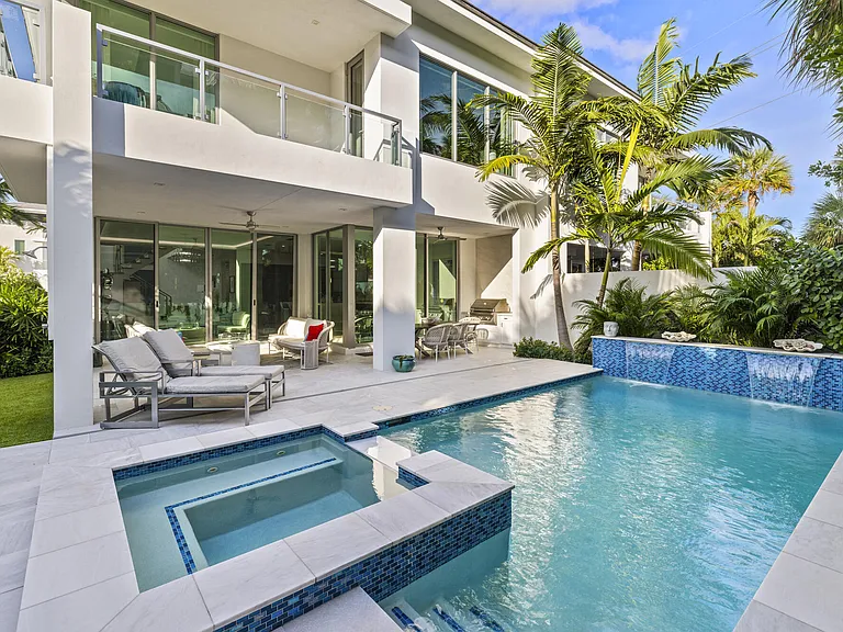 402 Ocean One Ln — Photo 3