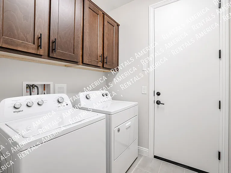 8817 W Luke Ave — Photo 28