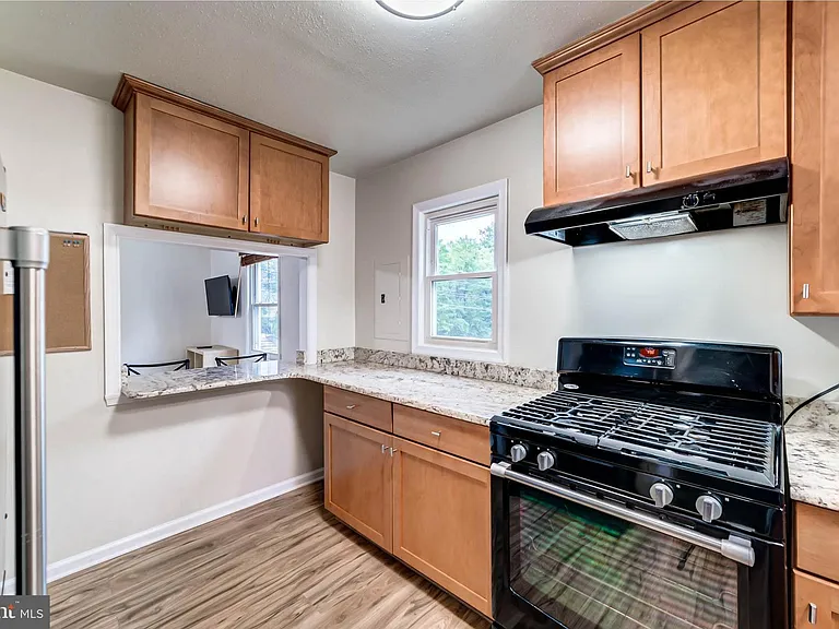 2425 Fort Dr — Photo 8