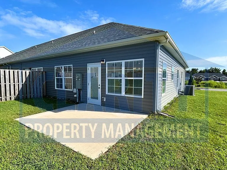 200 Bellingham Cv NE — Photo 4
