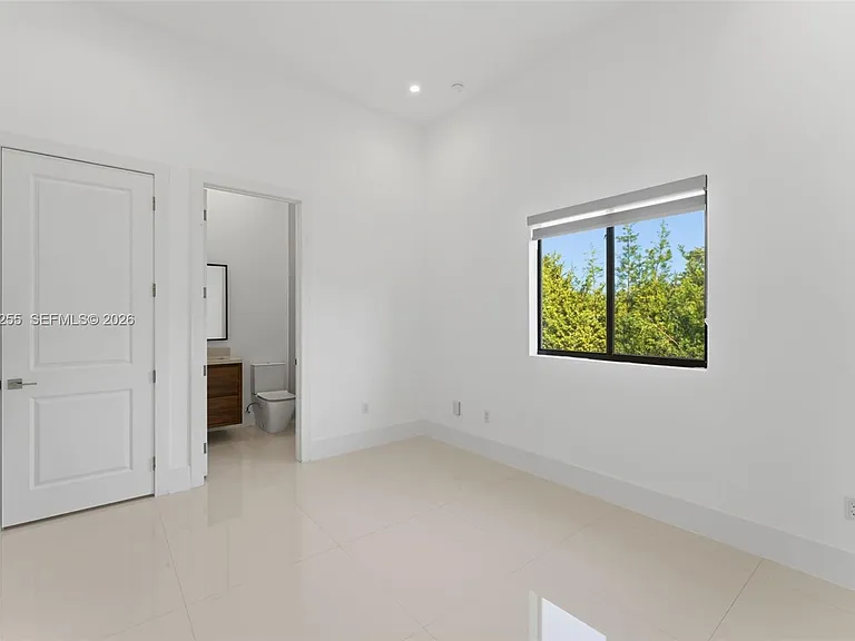 10005 SW 66th St — Photo 46