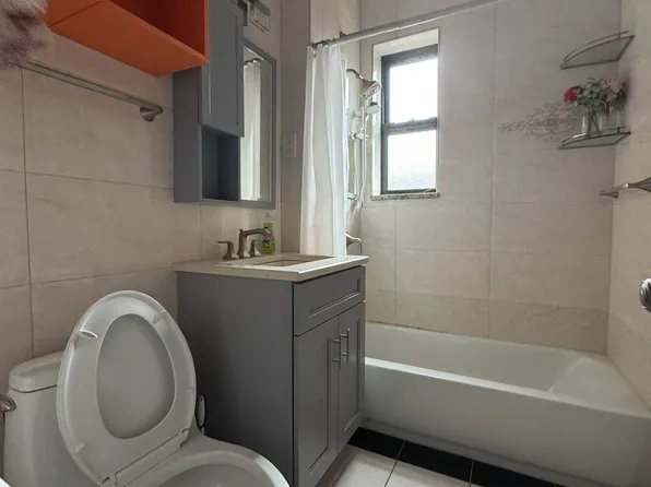 144-80 Sanford Avenue image 6 of 9