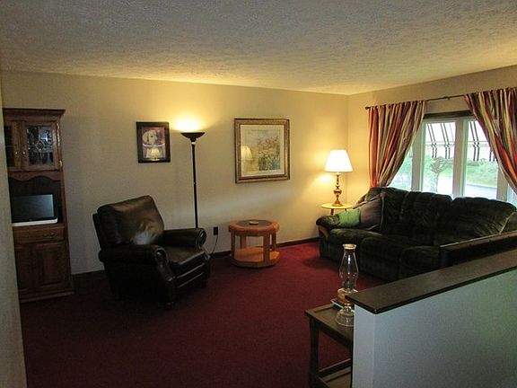 3rd image of 129 Evergreen Ln