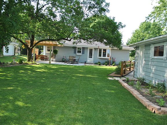 2nd image of 455 E Oak Ln