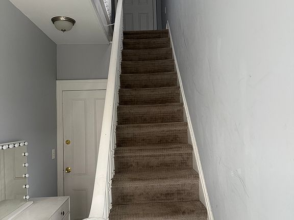 Entry stairs from front door