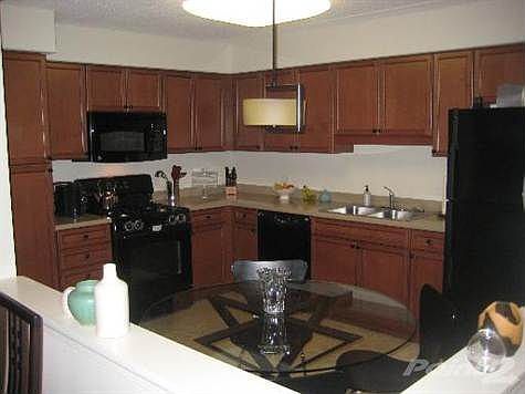 DAZZLING VIEWS OF KITCHEN!
