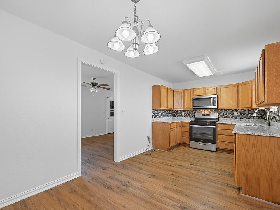 1st image of 304 S Oak St #1