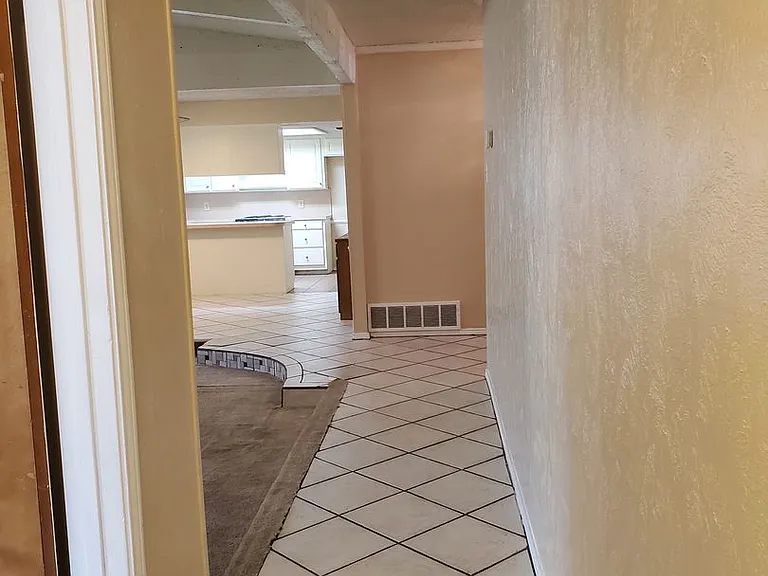 4200 Pyracantha Dr — Photo 2