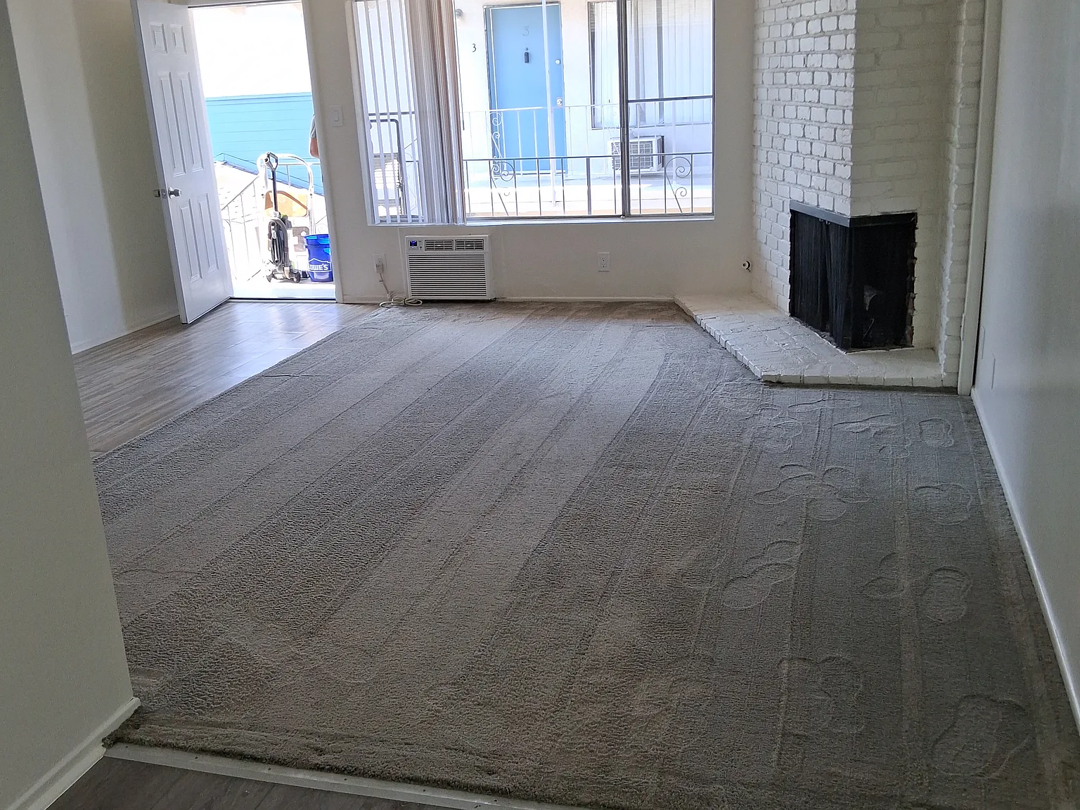 2 bed, 880 sqft, $2,400 — Photo 1