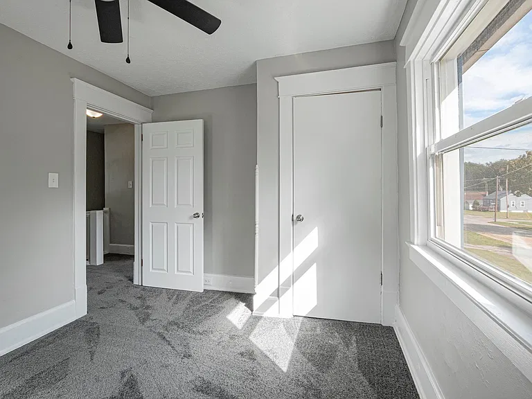 486 Sumatra Ave — Photo 18