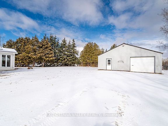 2nd image of 18 Dandelion Dr