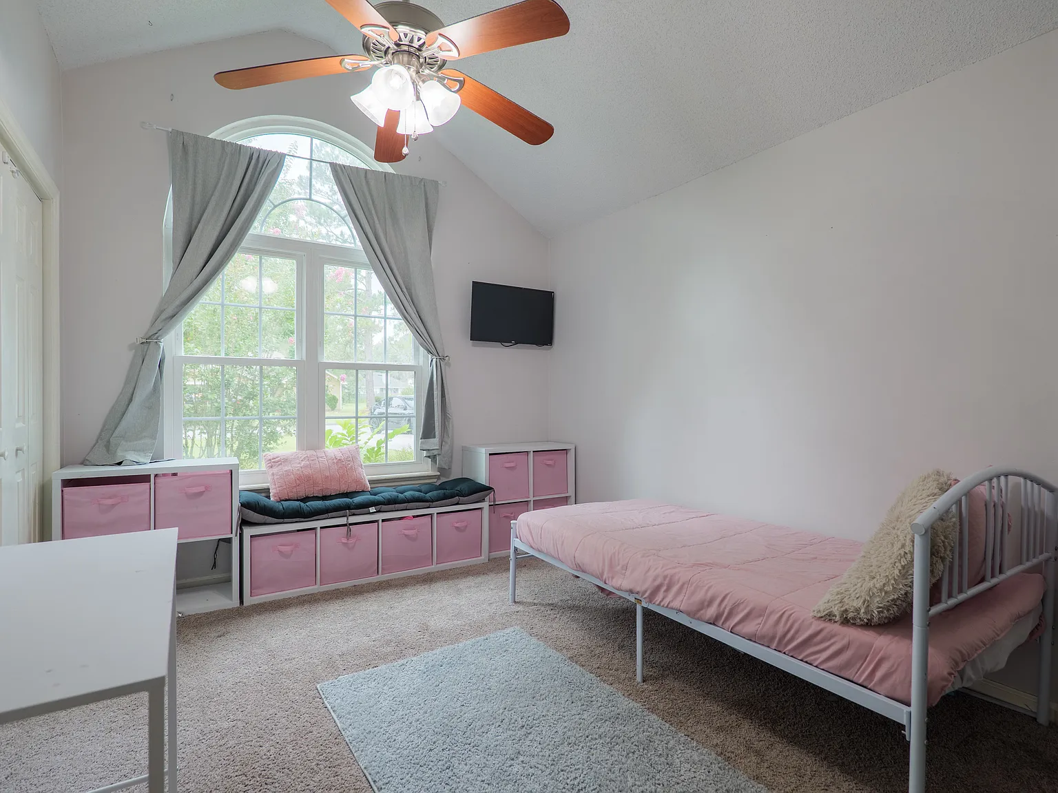 4 bed, 1331 sqft, $1,750 — Photo 3
