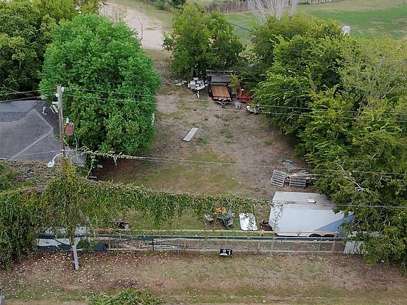 3rd image of 303 Sachnik Dr