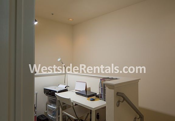 3rd image of 624 E Jeanette Ln