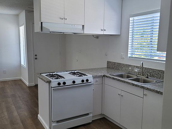 4th image of 105 N Stanford Ave #18