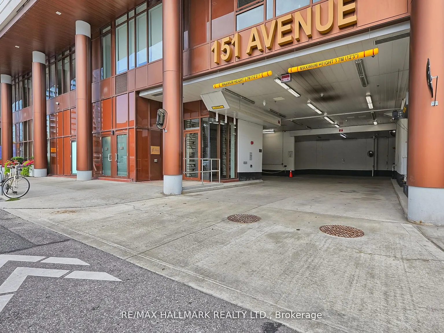 151 The Avenue — Photo 2