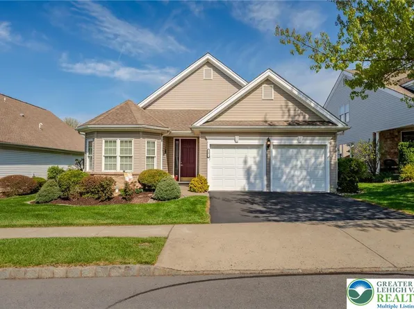 5 Edinburgh Dr, Easton, PA 18045