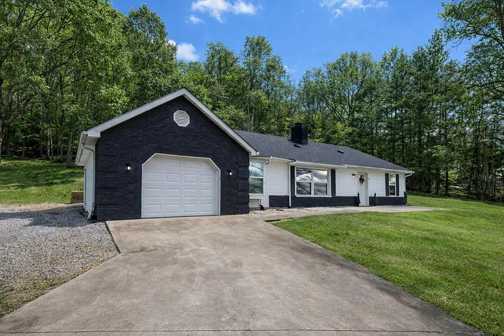 1606 Luther Rd photo 1