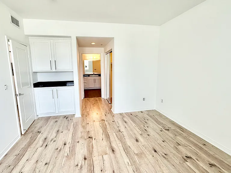 The Watermarque Apartments — Photo 43