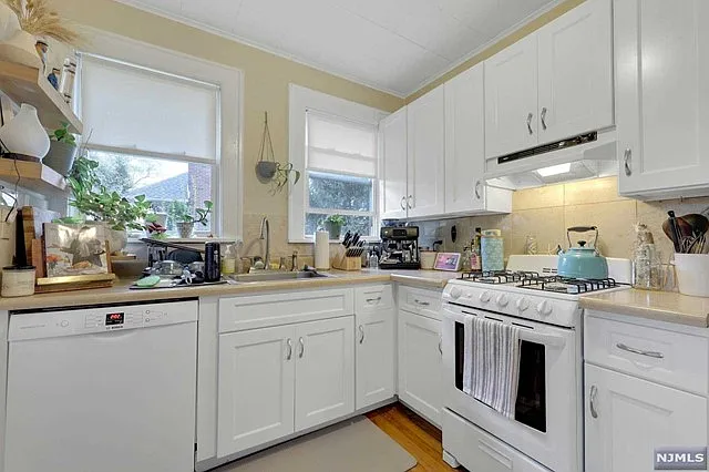 348 Evergreen Pl #2 — Photo 3