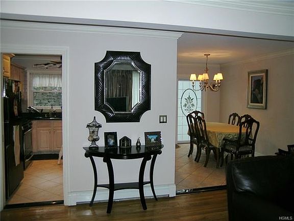 5th image of 390 Columbus Ave