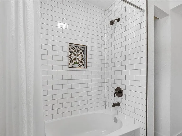 4715 Plymouth St — Photo 18