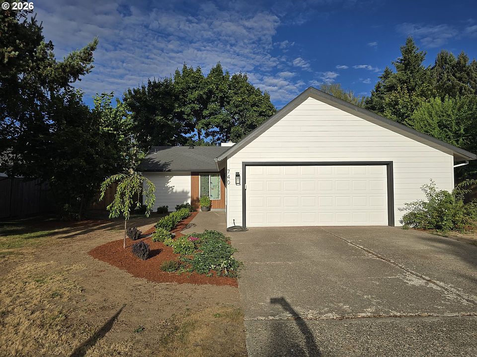 1st image of 740 SE 18th Ave