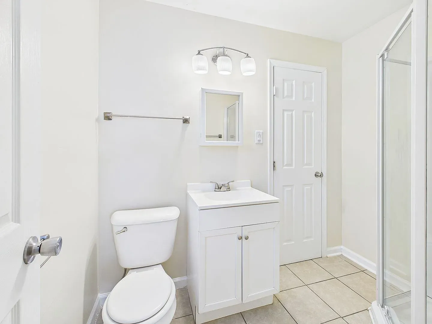 2400 Barton Ave — Photo 3