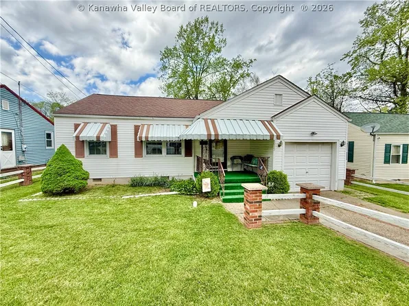 1013 Village Dr, South Charleston, WV 25309