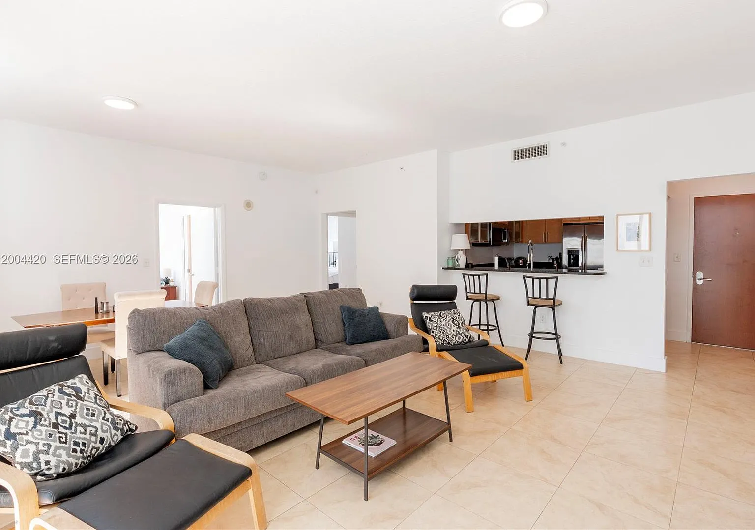 3 bed, 2.5 bath, 1511 sqft, $5,996 — Photo 3