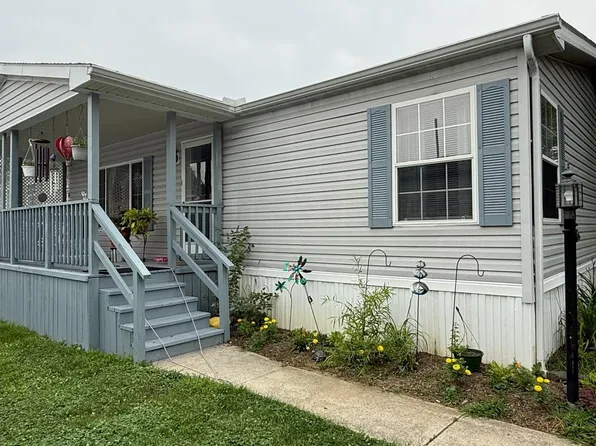 203 Greenbriar Cir, Lancaster, PA 17603