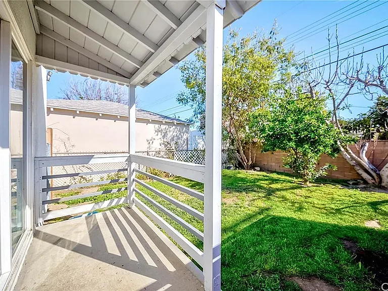 6528 Beeman Ave — Photo 26