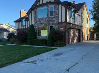 1275 W Meadow Ridge Ln, South Jordan, UT 84095