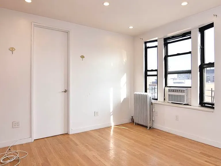 570 W 182nd St #2C — Photo 1