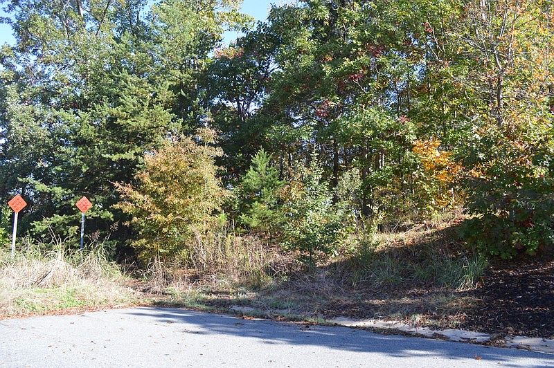2nd image of Waverly Ct NE