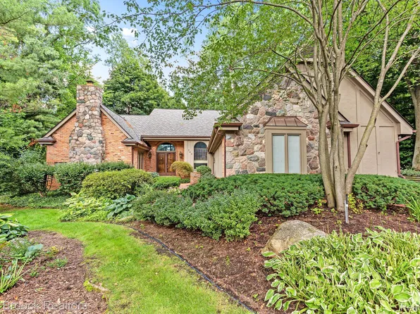 249 Norcliff Dr, Bloomfield Hills, MI 48302