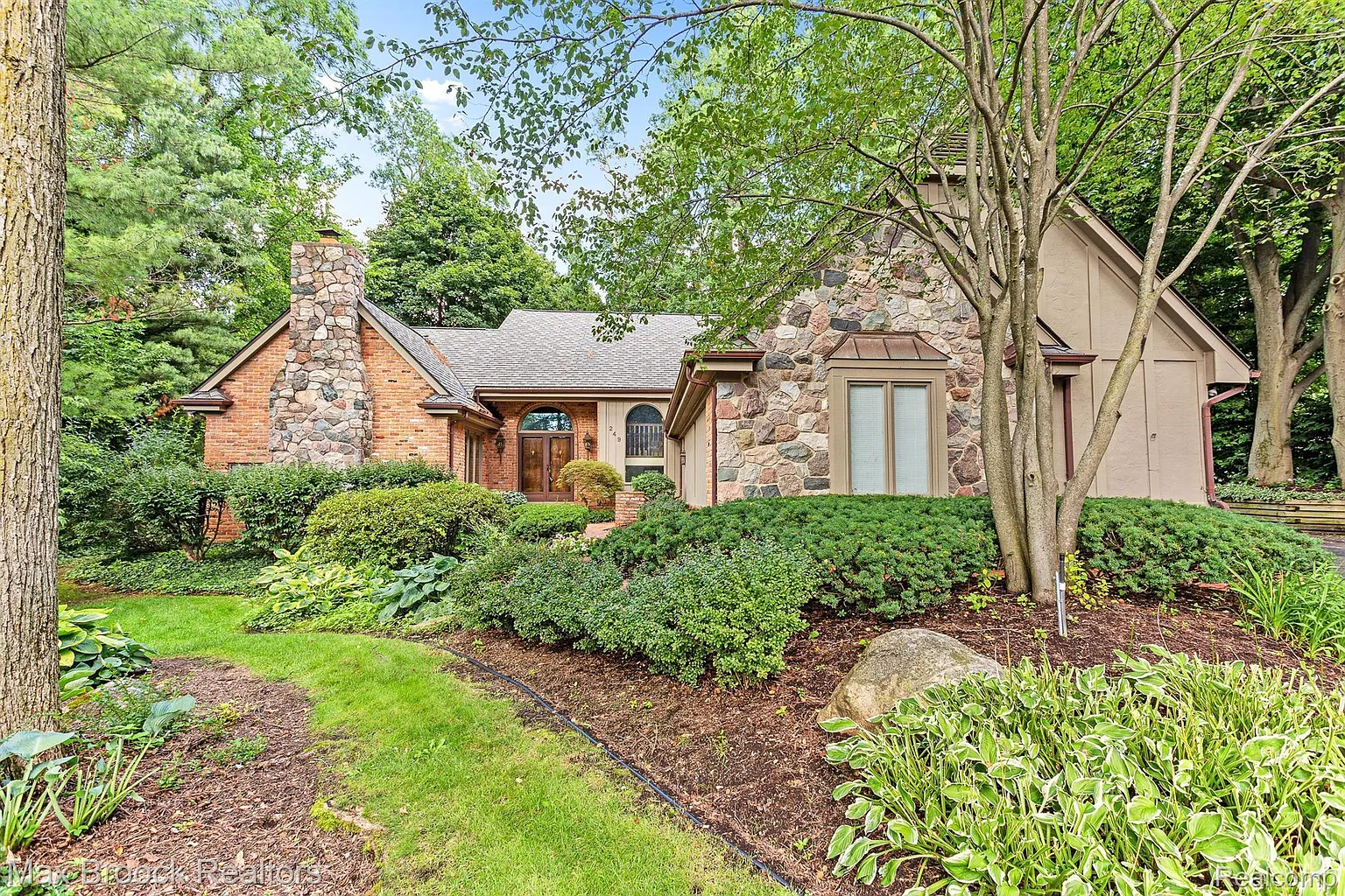 249 Norcliff Dr photo 1