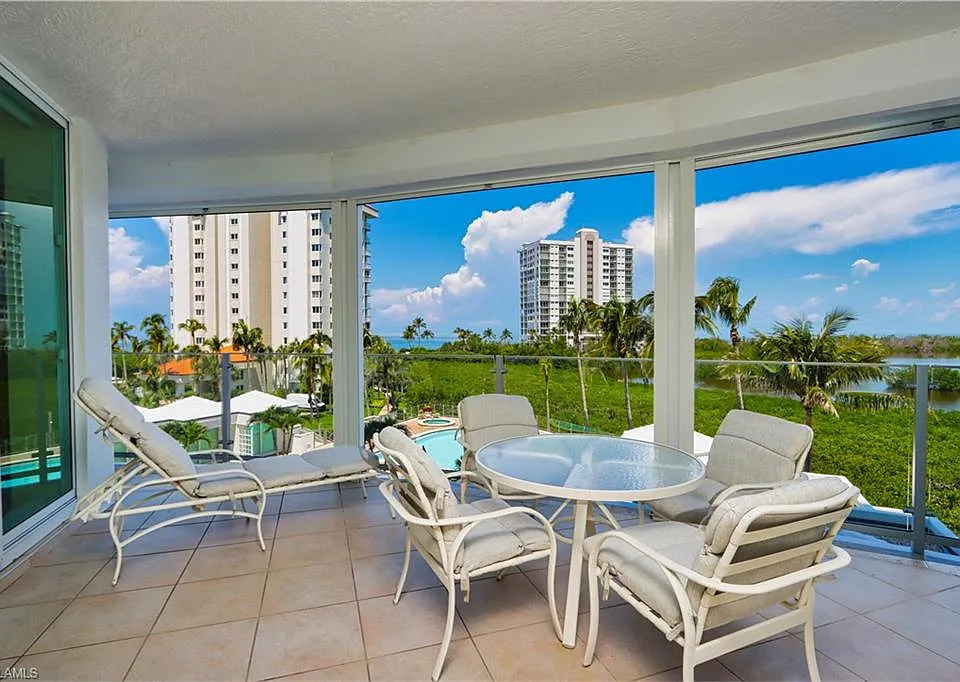 60 Seagate Dr #402