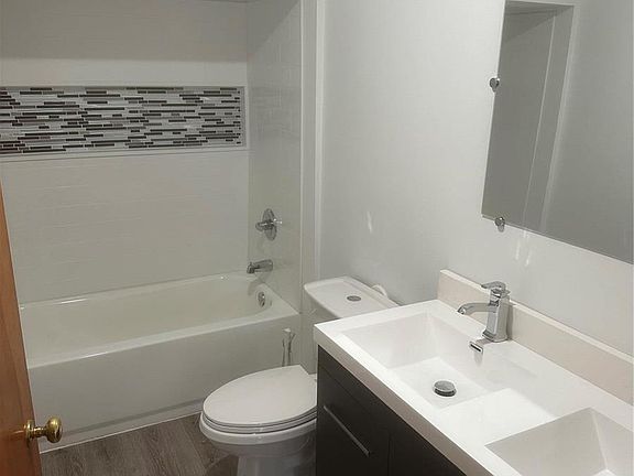 3rd image of 2513 Pine St