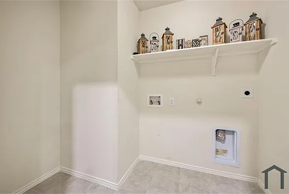 1109 Ainsley Ln — Photo 9
