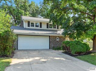 7947 Raven Oaks Dr, Omaha, NE 68152