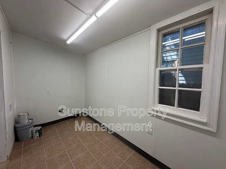 103 W 3rd St — Photo 9