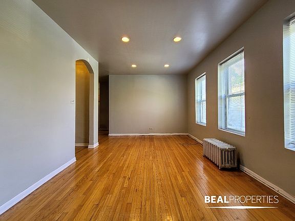 3rd image of 4225 N Paulina St #W1